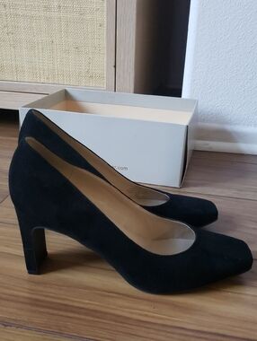 Marc Fisher Black Suede Pumps